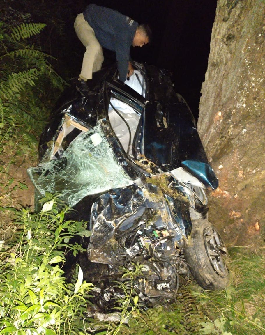 mandi news himachal news one died car fell ditch pandhar area sundernagar