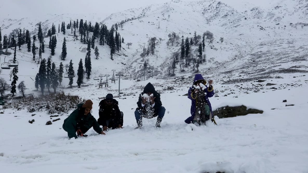 Weather Update: Rain and snowfall expected in many parts of Jammu Kashmir today