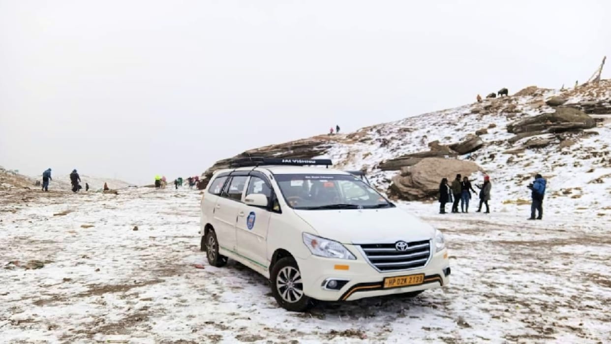 Leh road beyond Darcha officially closed, army vehicles will also go from Jammu