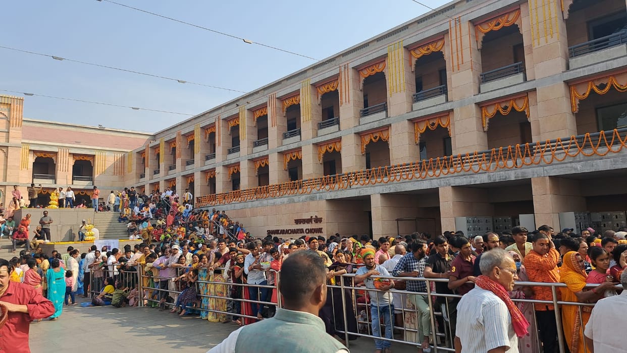 New Year 2023 Jhanki Darshan in Kashi Vishwanath temple and ban on Charan sparsh Maa Vindhyavasini