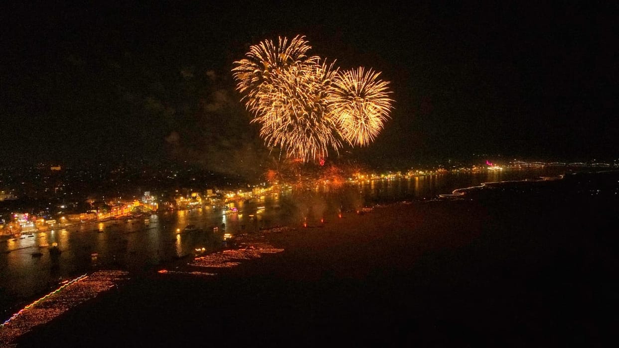 Dev Deepawali 2022 varanasi see in pictures laser show and decorated Kashi supernatural sight