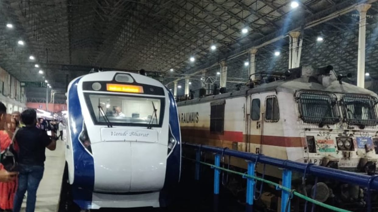 Trial run of Chennai Mysore Vande Bharat Express started today Chennai MG Ramachandran Central Railway Statio