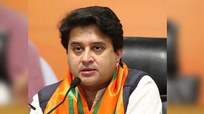 कर्नाटक चुनाव: सिंधिया का दावा- कर्नाटक में बनेगी BJP की सरकार, कहा- एग्जिट पोल पर नहीं जनता के पोल पर विश्वास Scindia claims- BJP government will be formed in Karnataka, said- Trust on public polls