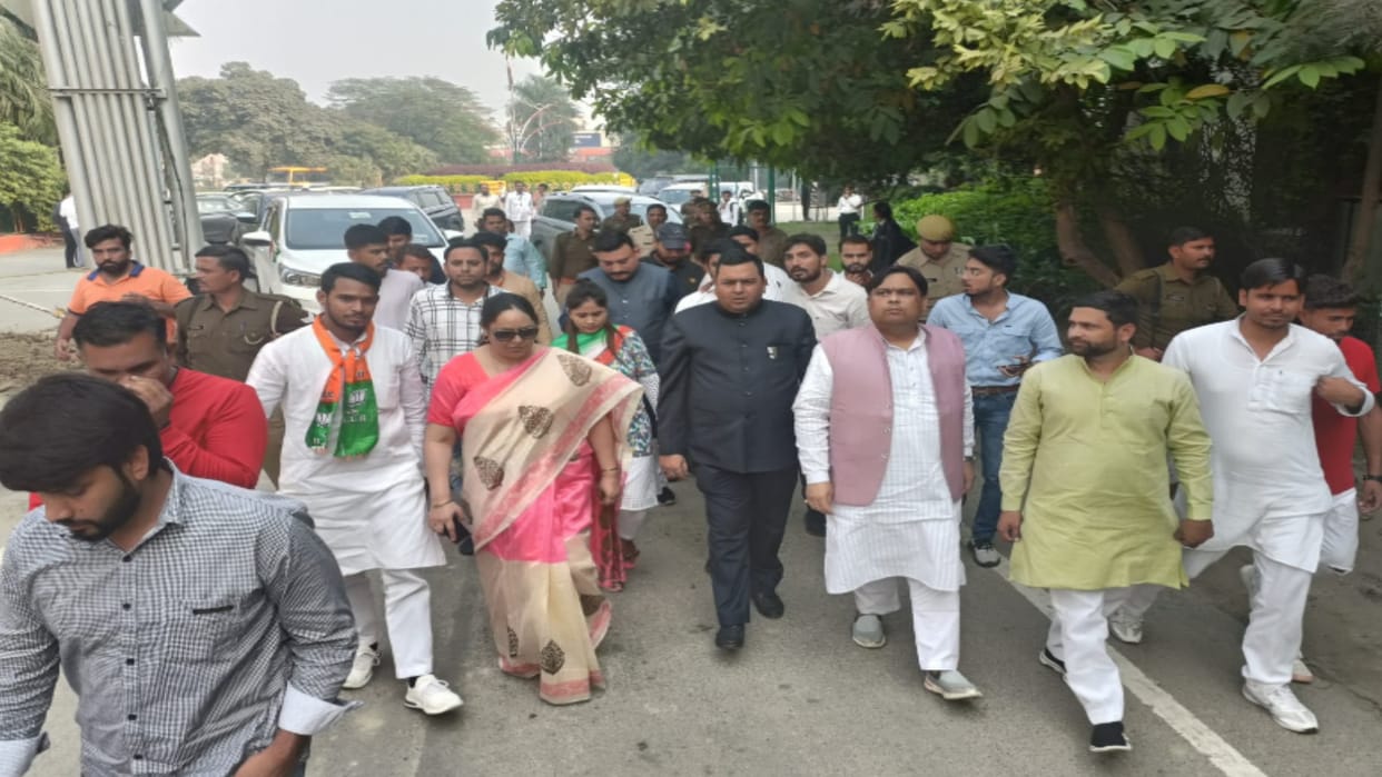 Student suicide case Meerut: Uttar Pradesh Minorities Commission chairman met family members
