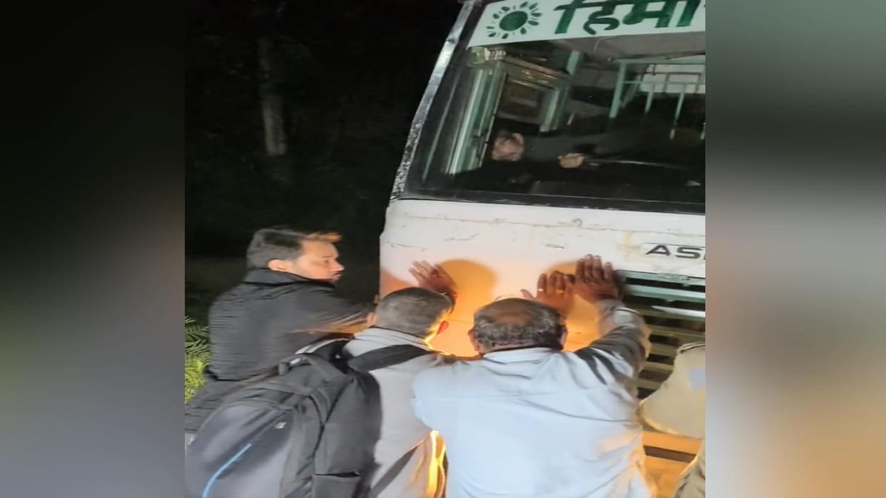 Union Minister Anurag Thakur was seen pushing a bus that broke down in the middle of a highway in bilaspur