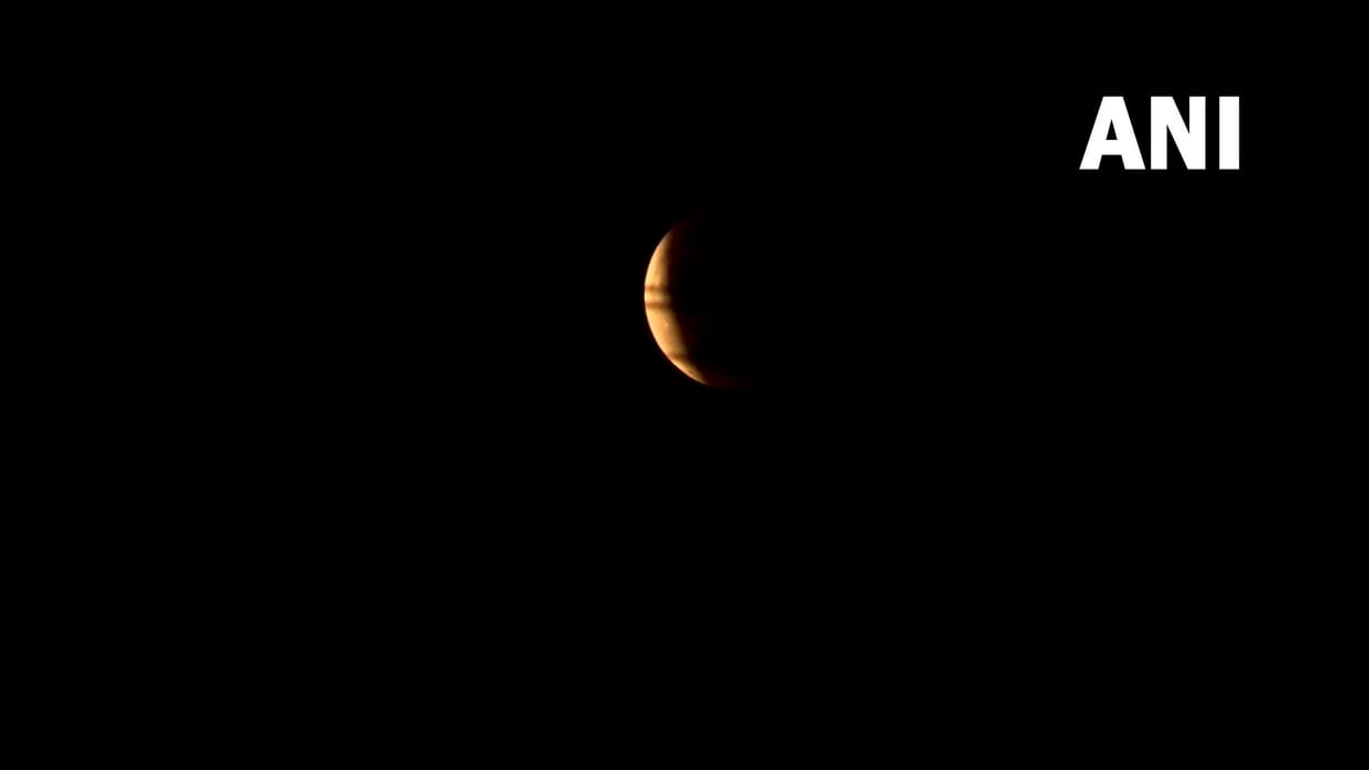 Chandra Grahan 2023 Know Do’s and Don'ts During Lunar Eclipse
