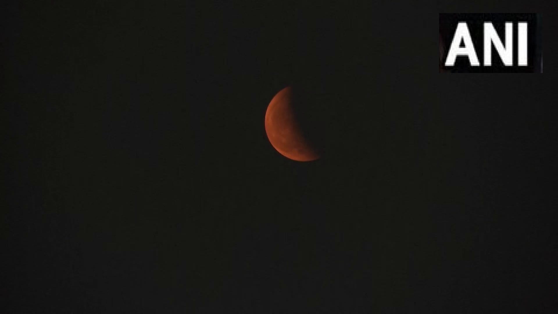 Chandra Grahan 2022 People saw the last lunar eclipse of the year