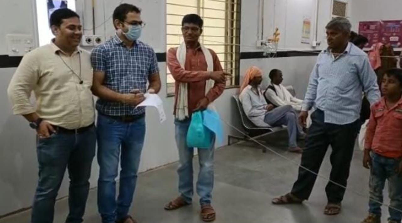Chhatarpur doctor took out coin from child stomach without operation