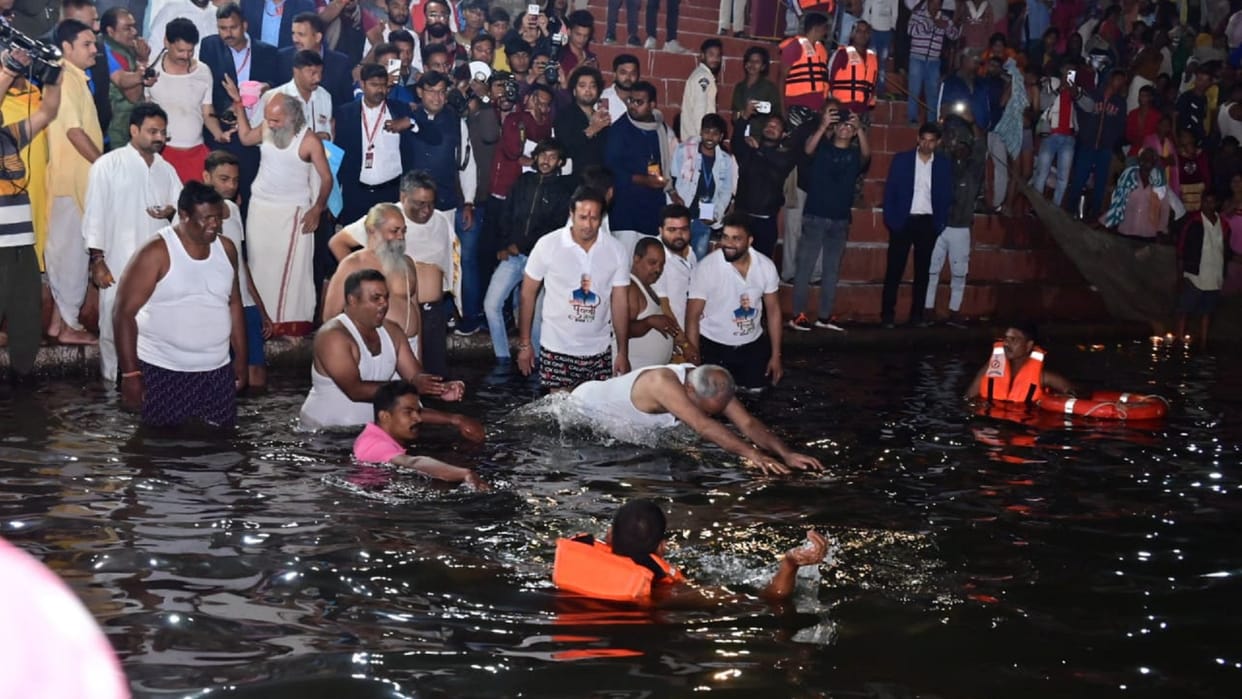 CM took a dip of faith in Kharun river, congratulated people on Kartik Purnima