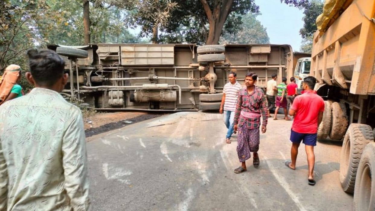 bus overturned after hitting bike rider, two died in chhattisgarh