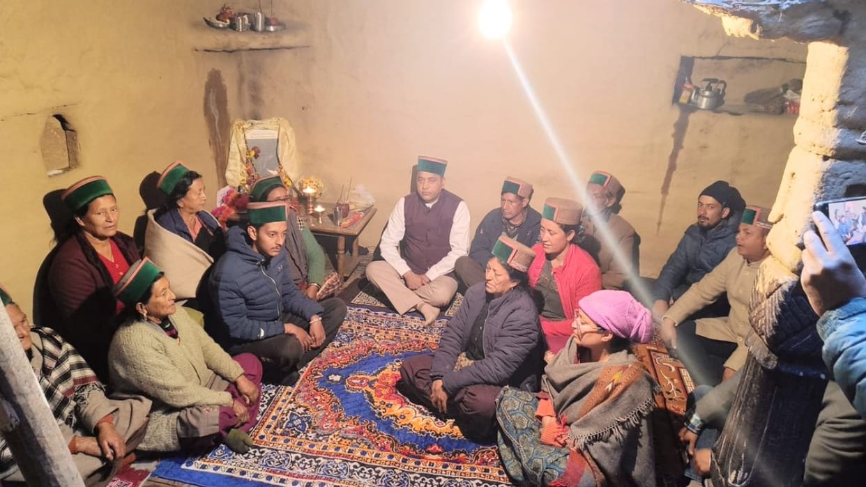 CM Jairam met the relatives of late Shyam Saran Negi, consoled