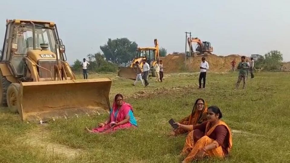 Land Acquisition Women lie down in front of JCB in Etah railway officials left sweating