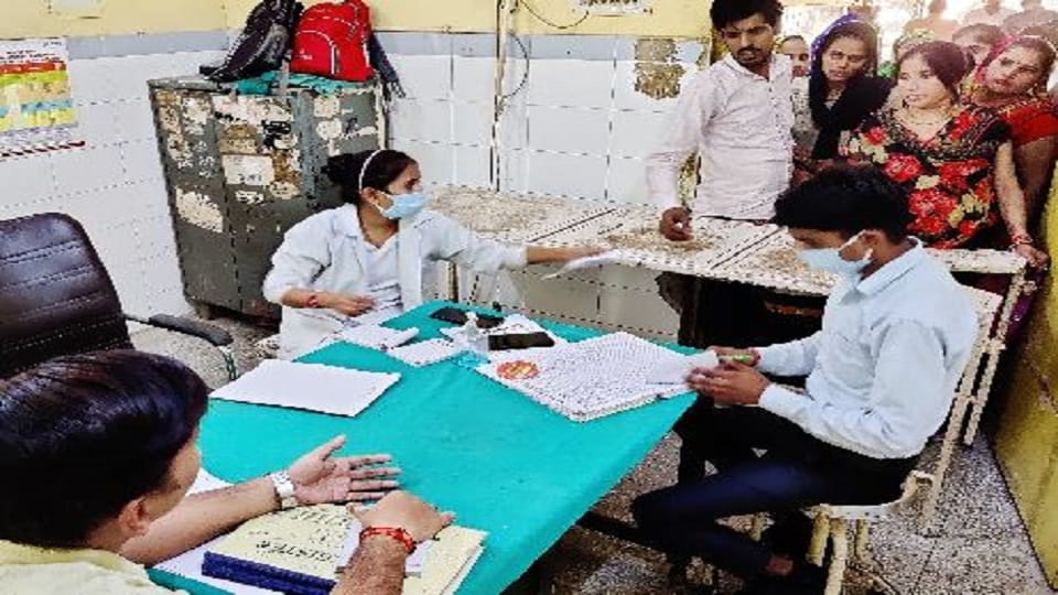 patients with dengue symptoms every fourth patient in OPD suffers from fever in etah
