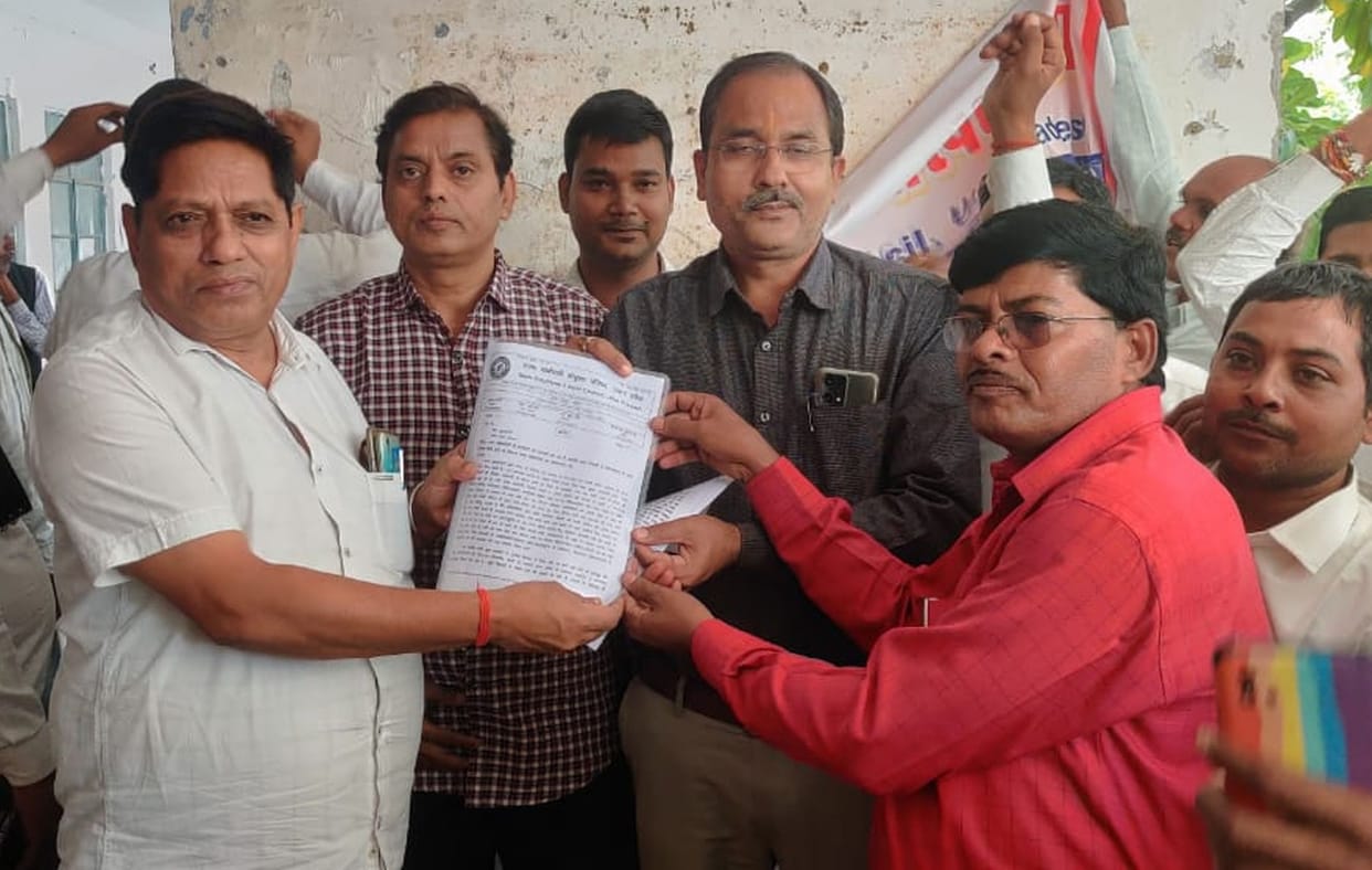 Government employee staged protest