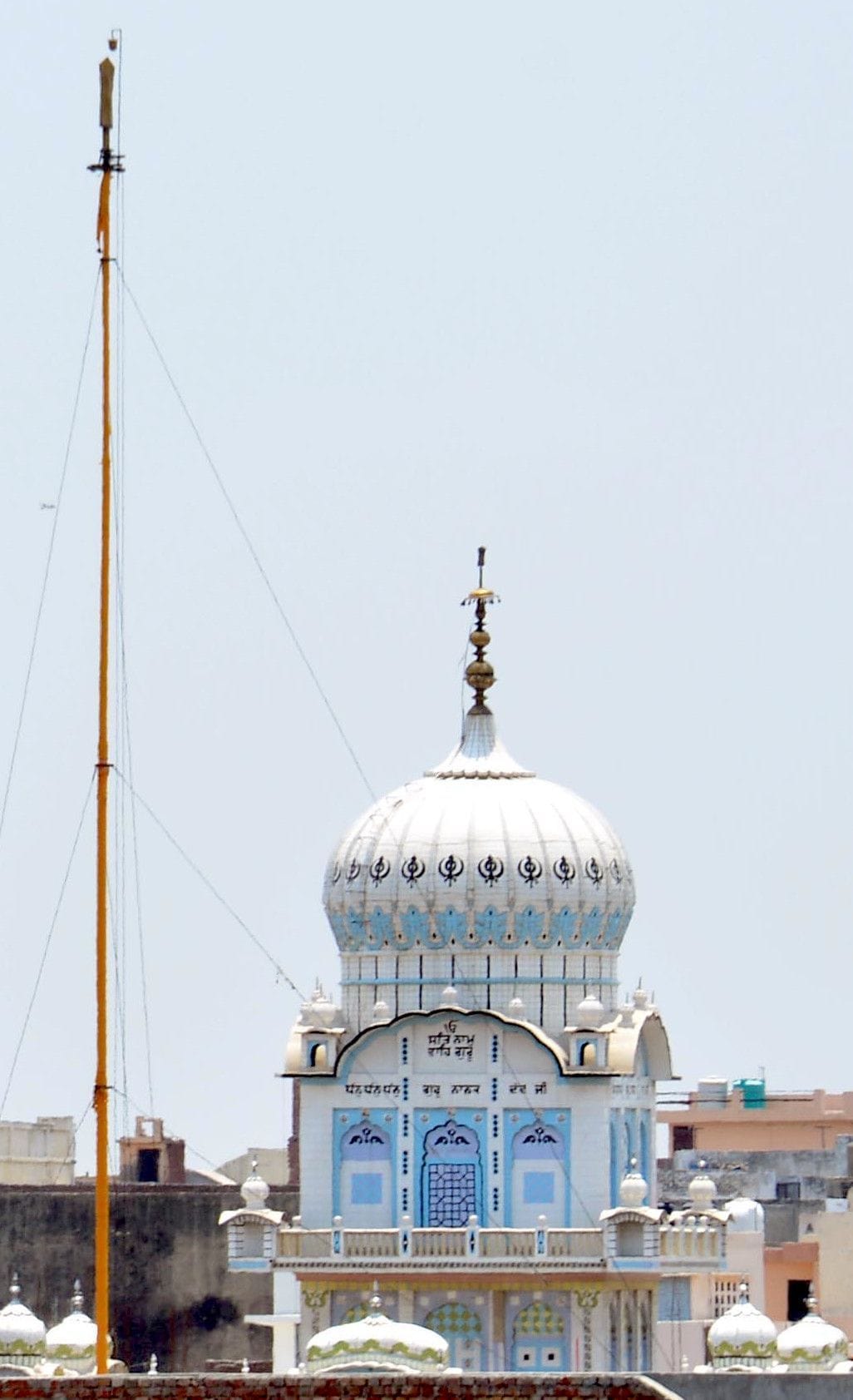 The well in which Nanak had bathed, he still sits in the city of Karna