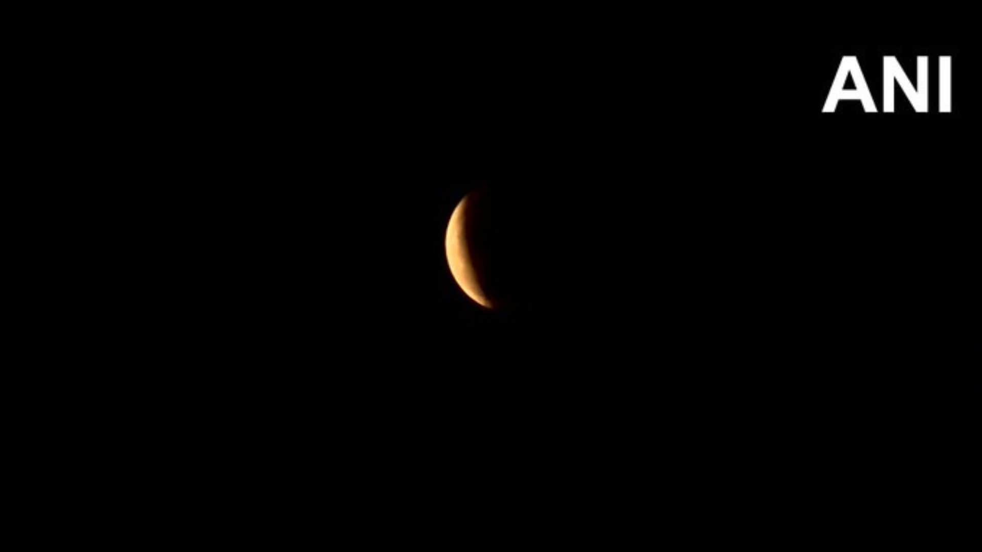 Chandra Grahan 2022 latest photoes Lunar Eclipse India live update