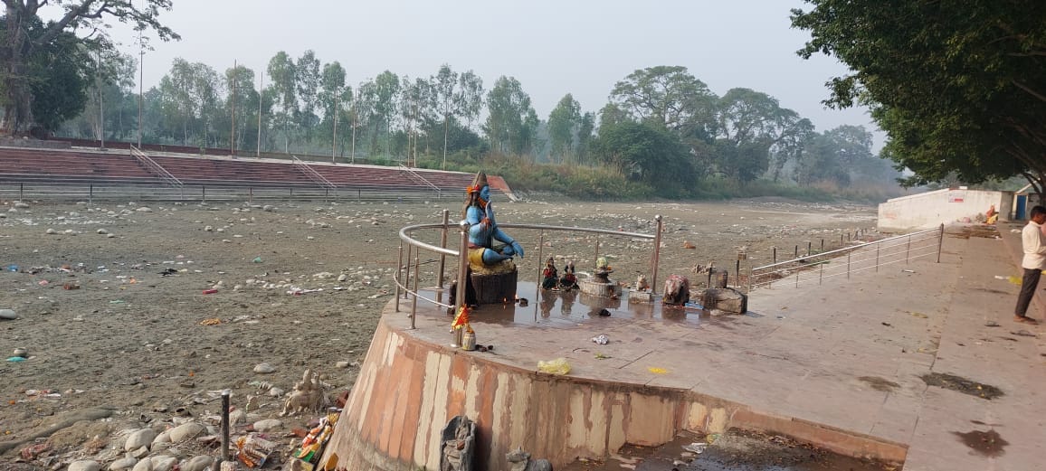Devotees will not be able to take bath at the confluence site due to lack of water