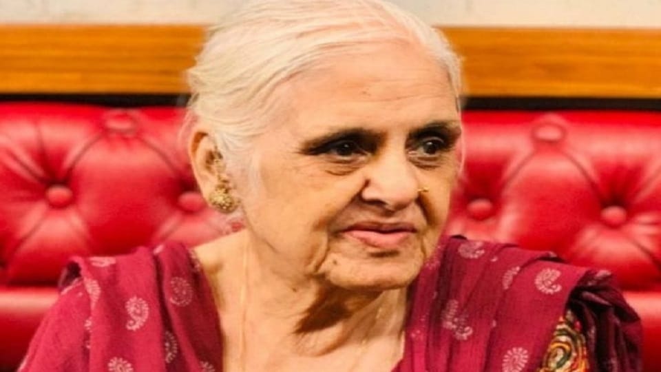 Murder of old lady by entering the house for robbery in Amar Colony