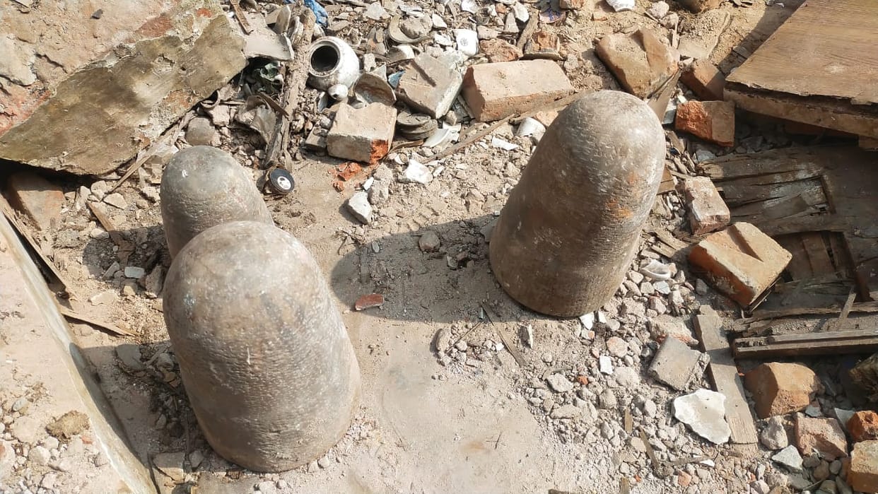 Railways old base kitchen broken in Kanpur, three Shivling figures found