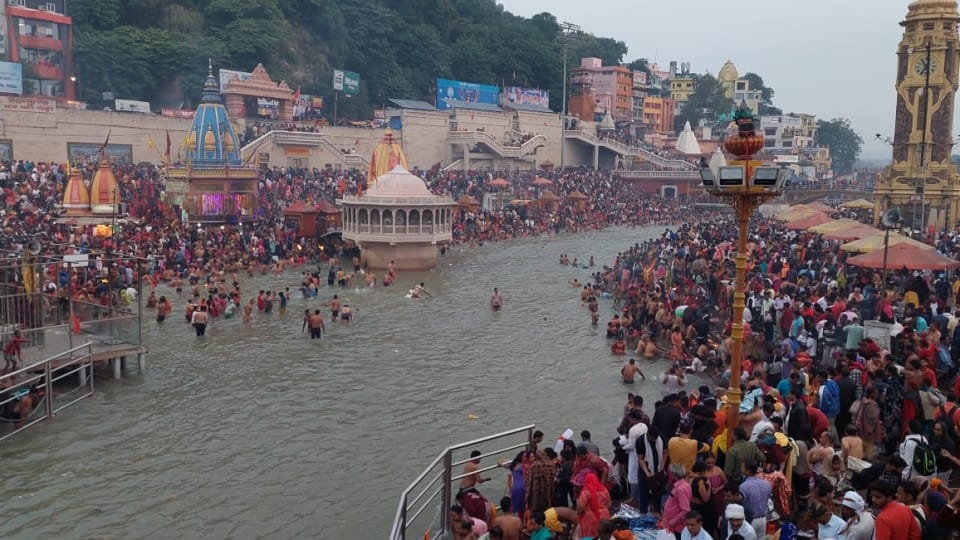 Lunar Eclipse 2022: Uttarakhand Mein Chandra Grahan Ka Time, Doors Of Temples Closed During Sutak Kaal
