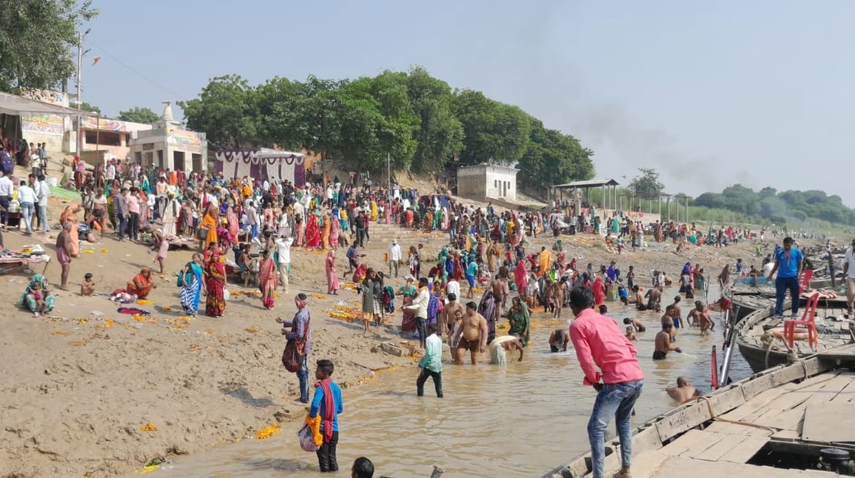 Kartik Purnima: Devotees take a dip of faith