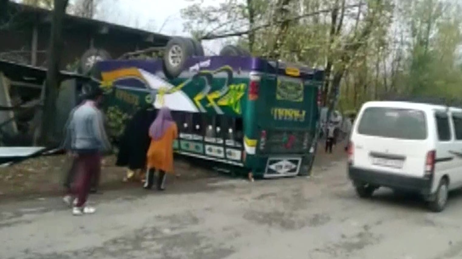kupwara accident Around 20 persons injured in Watayin area of Handwara