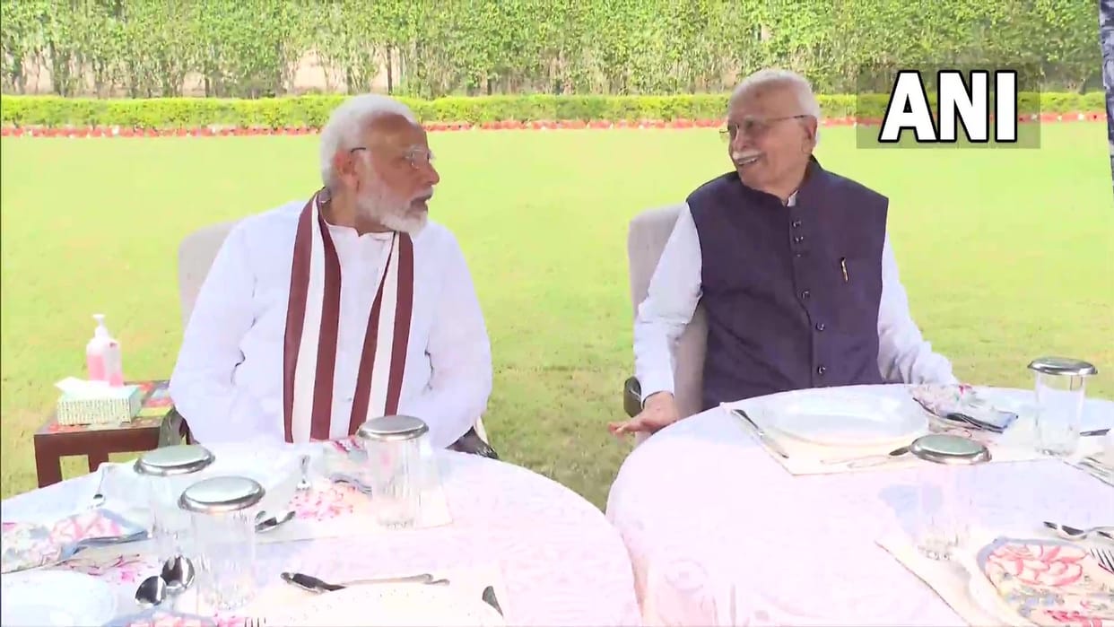 Pm Modi Reached Home to Wish Lal Krishna Advani Birthday