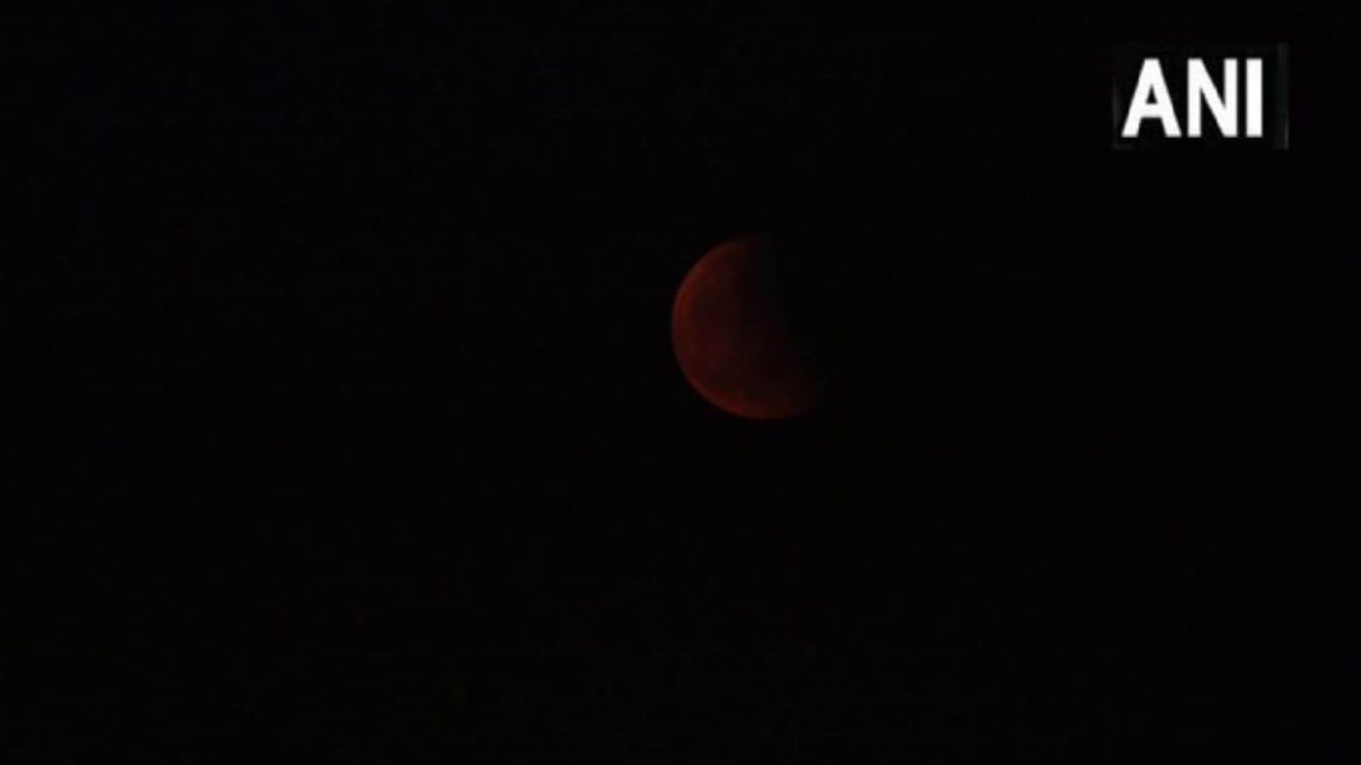 Chandra Grahan 2022 latest photoes Lunar Eclipse India live update