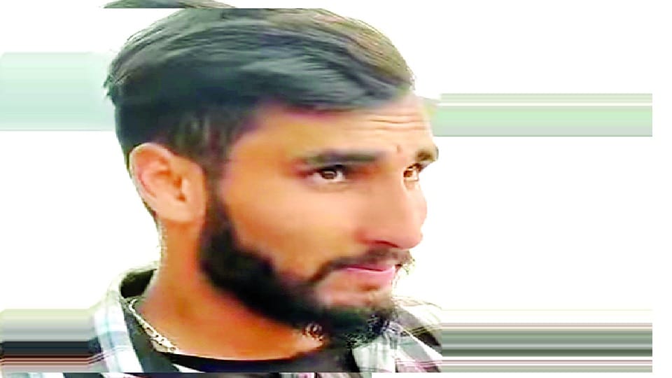 Jammu Kashmir: Hotel waiter won reward of one crore, luck shines in online games