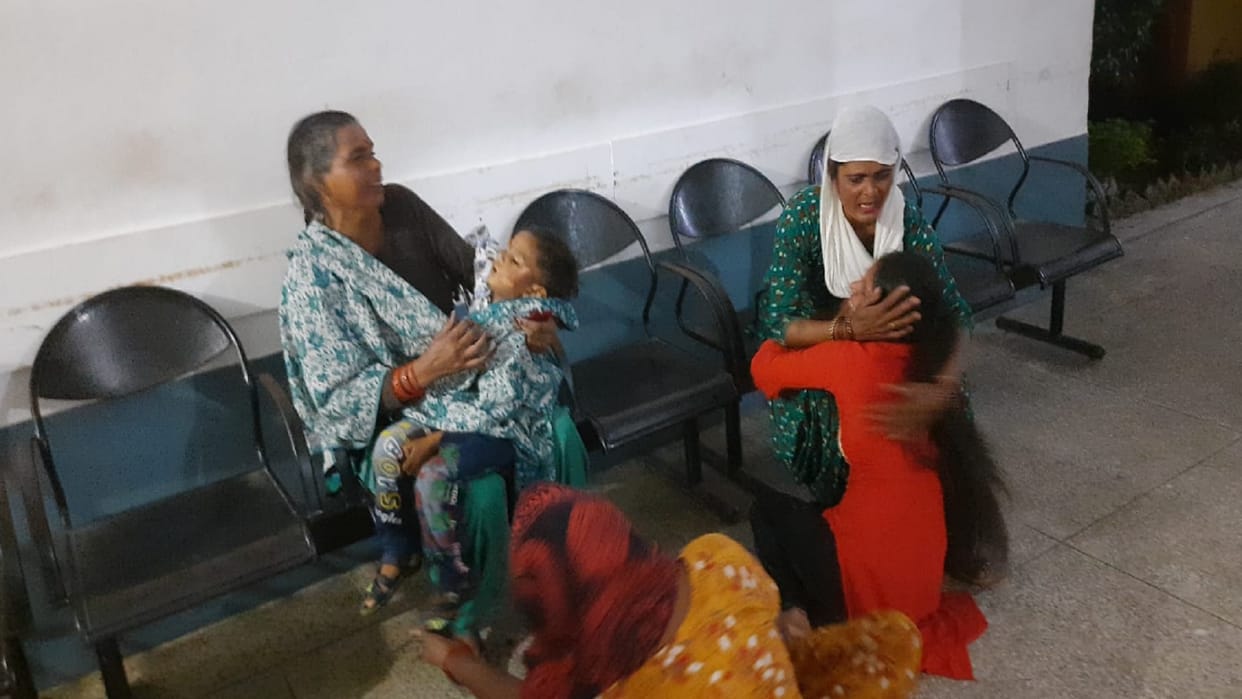 A child died after falling from a trolley in Bijnor and there is mourning in the family