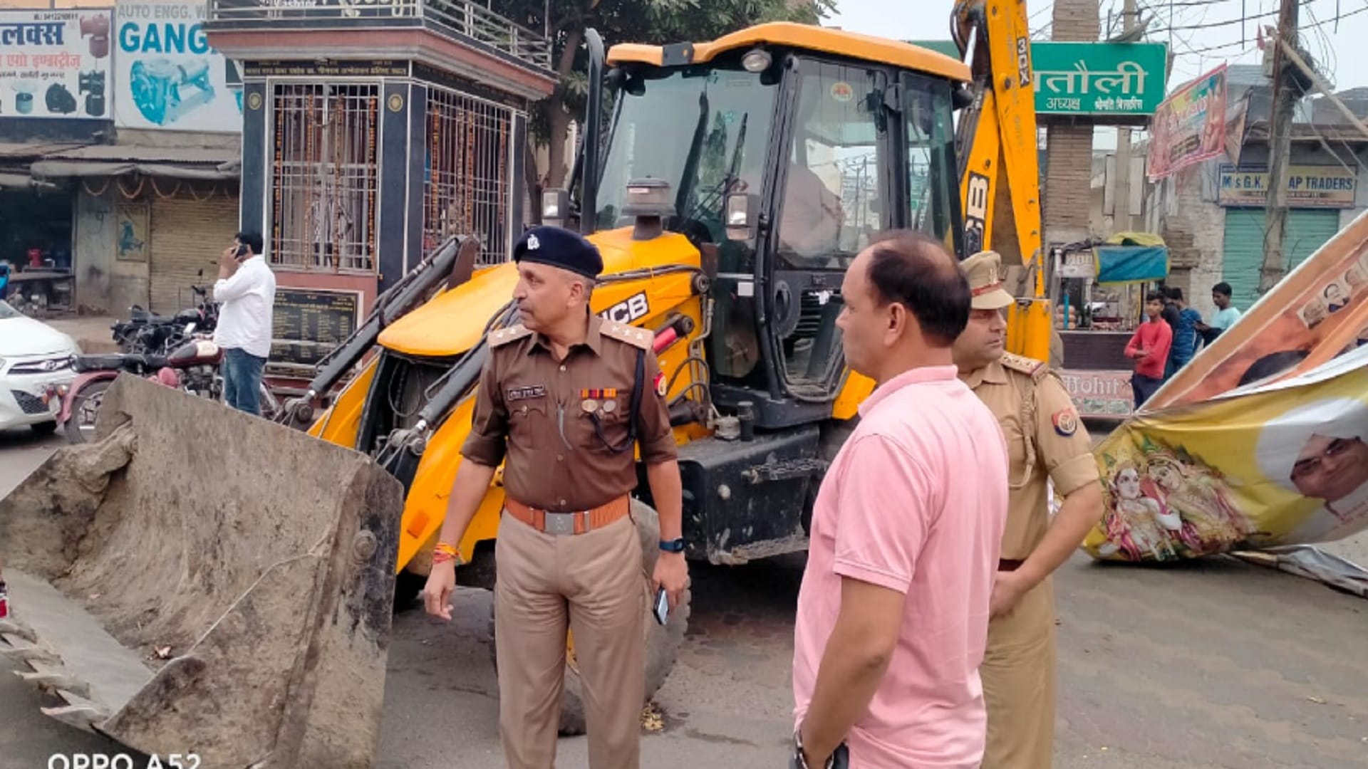 UP: The officers got hoardings removed in Muzaffarnagar after by-election dates were announced