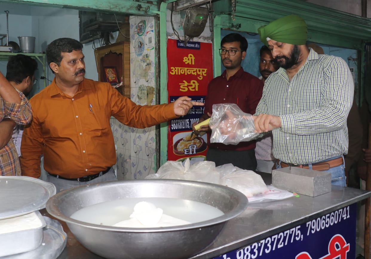 Kashipur News Action against encroachers violated  Yellow Line