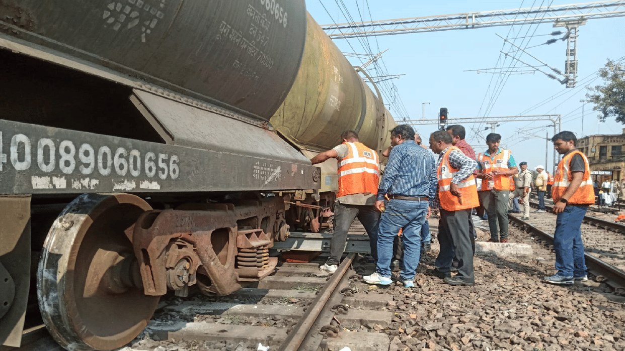 Jhansi Goods train derailed train movement affected passengers upset