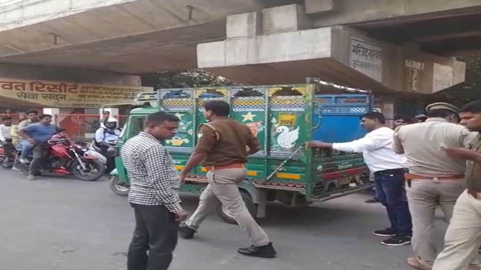 Bullet bike rider fell 30 feet below the overbridge due to the collision of the garbage vehicle in Agra