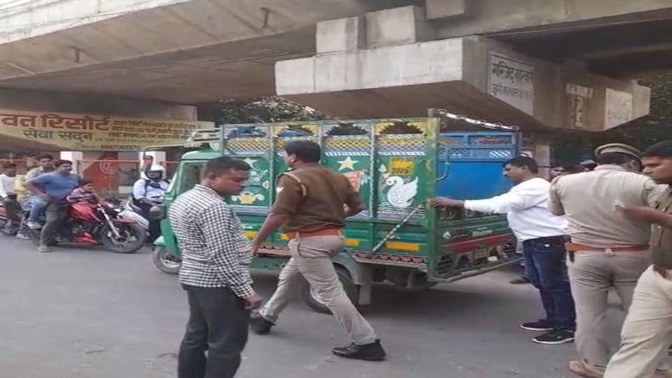 Bullet bike rider fell 30 feet below the overbridge due to the collision of the garbage vehicle in Agra