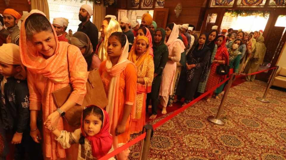 Devotees celebrated the Prakash Parv of Sri Guru Nanak Dev Ji