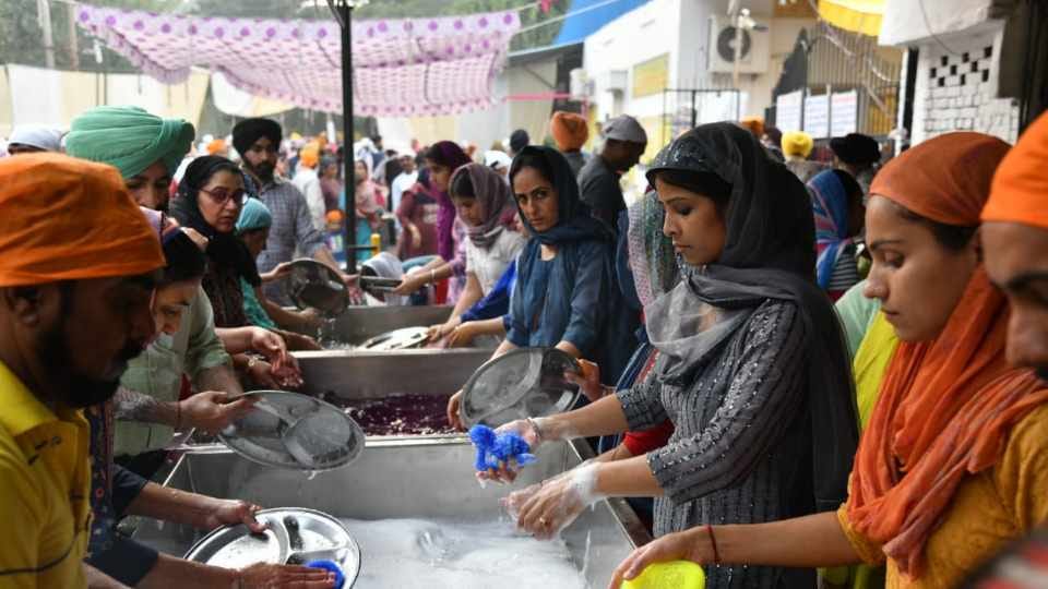 Devotees celebrated the Prakash Parv of Sri Guru Nanak Dev Ji