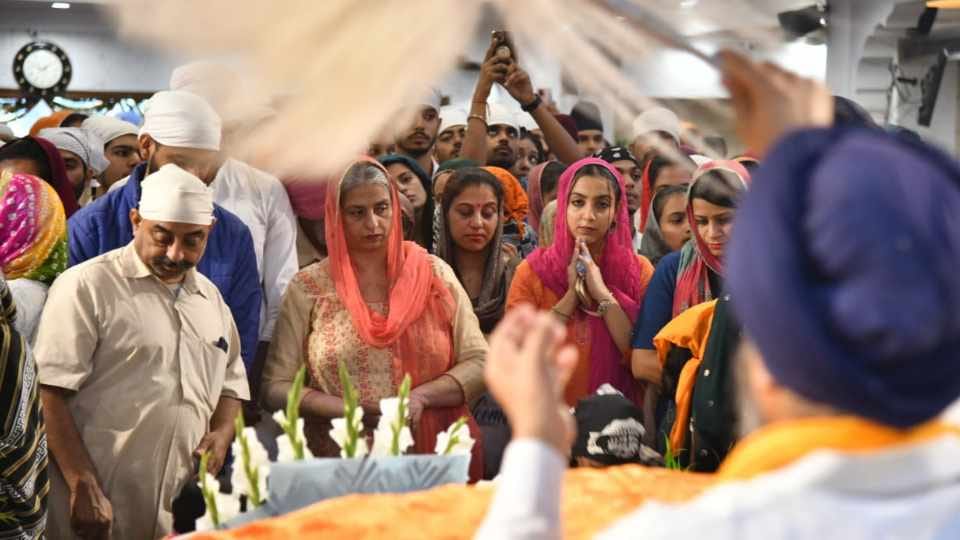 Devotees celebrated the Prakash Parv of Sri Guru Nanak Dev Ji