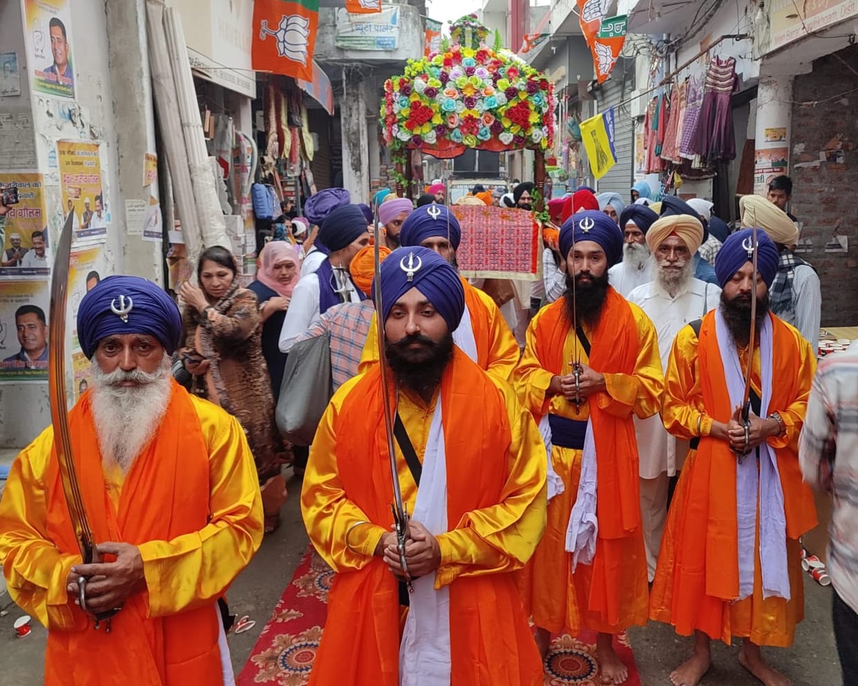 Nagar Kirtan was taken out under the leadership of Panch Pyaras in Santoshgarh