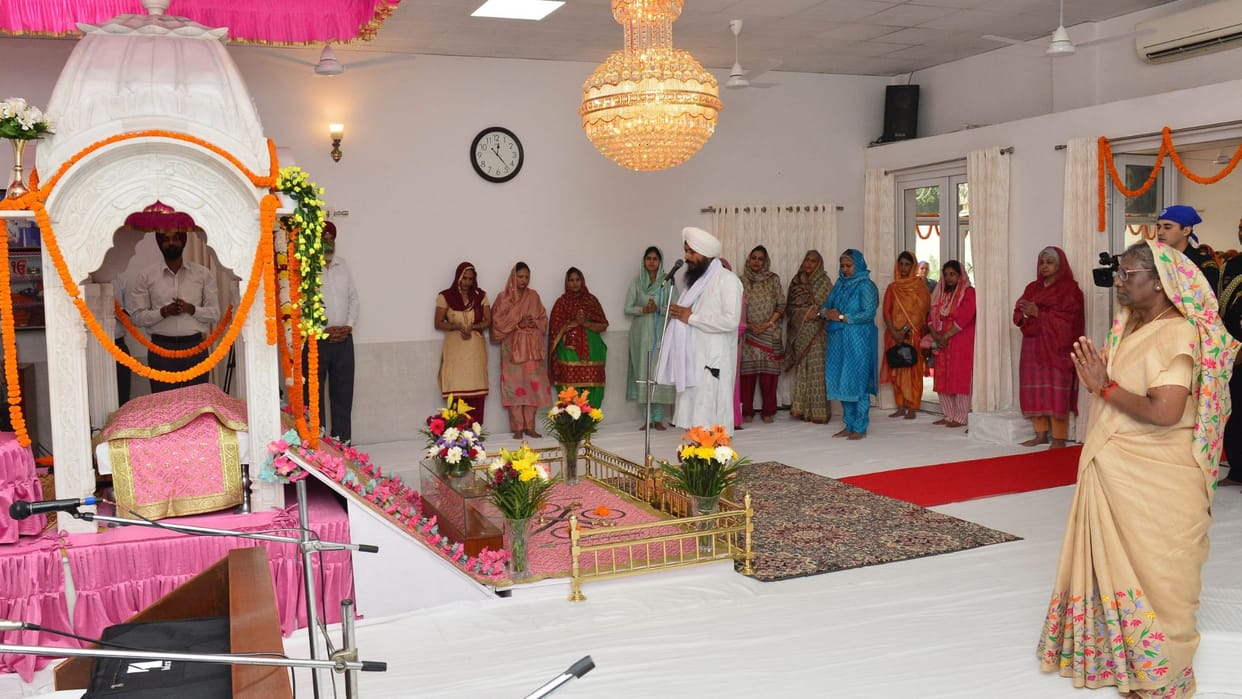President Droupadi Murmu paid homage to Guru Nanak Dev Ji on Gurpurab