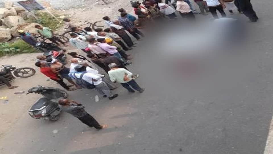 Bullet bike rider fell 30 feet below the overbridge due to the collision of the garbage vehicle in Agra