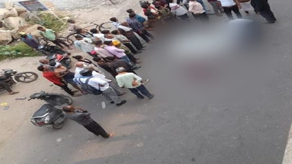 Bullet bike rider fell 30 feet below the overbridge due to the collision of the garbage vehicle in Agra