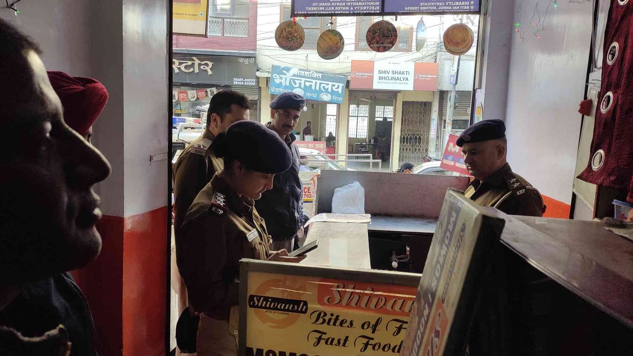 Thief gang active in the city, bypass  One lakh blown from the shop located