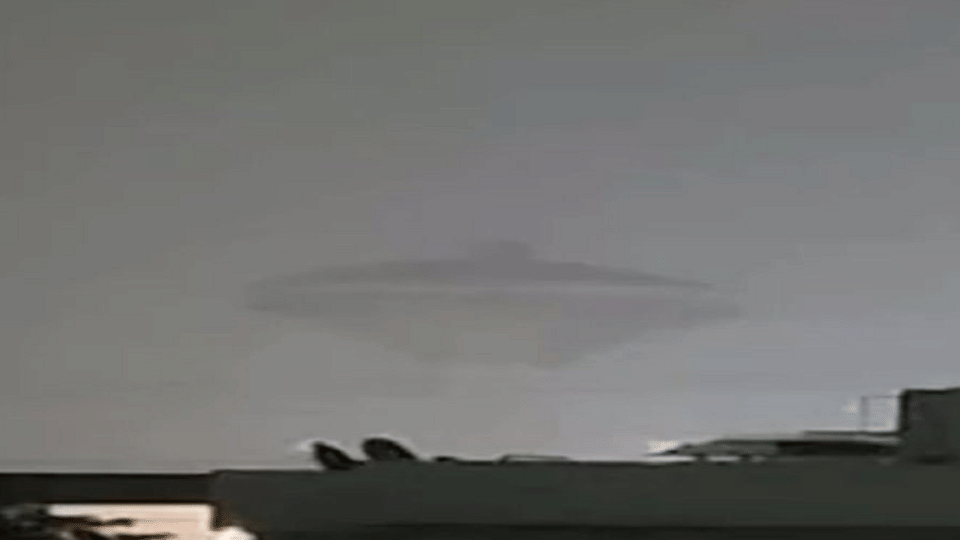 sky of the capital surrounded by mist people understood the water tank as the vehicle of aliens