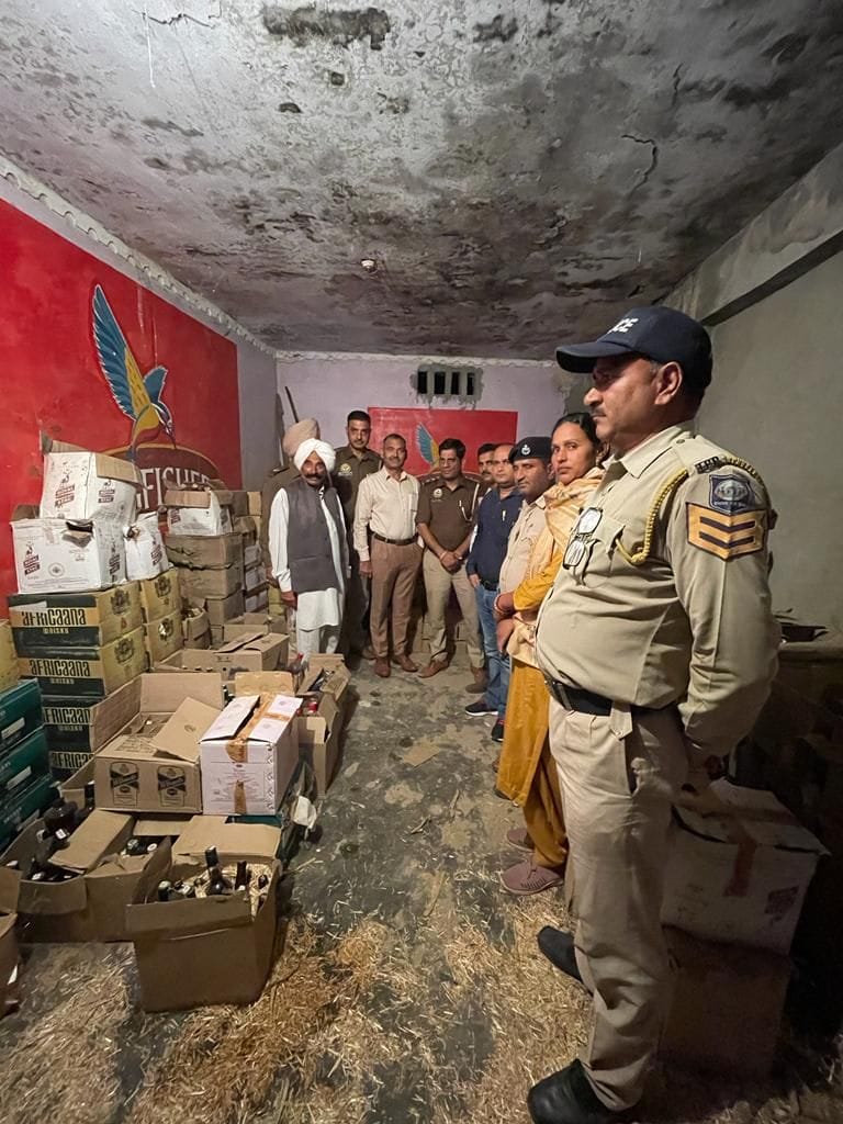 150 boxes of English liquor recovered from the contract without documents