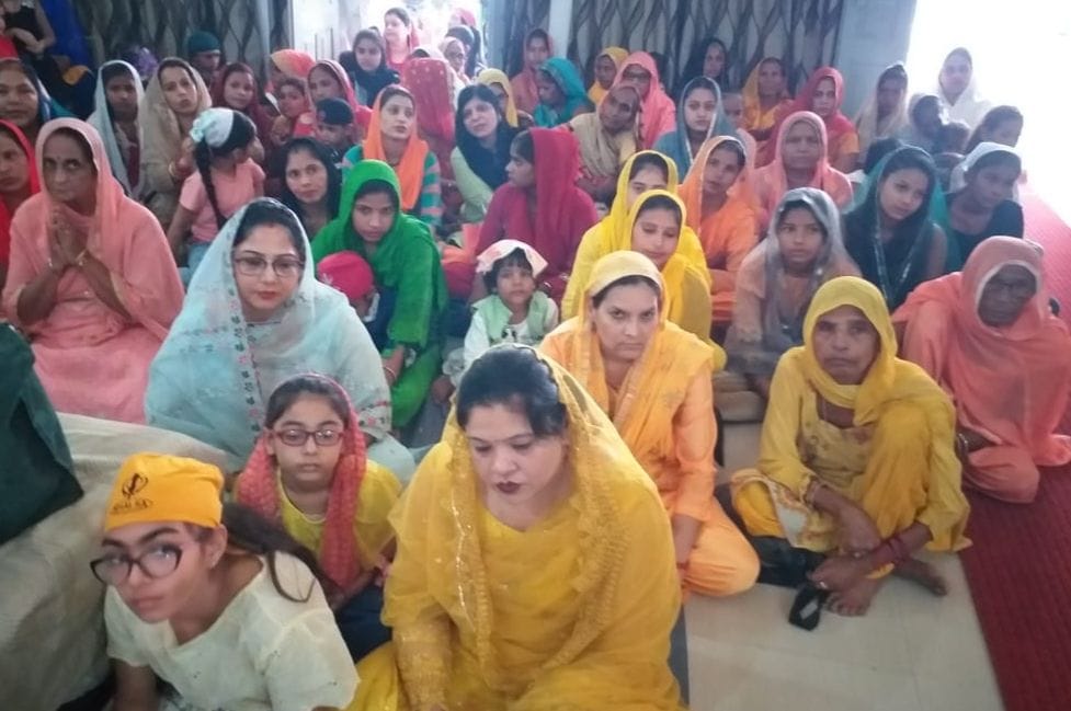 Prakash Parv: Shabad kirtan held in Gurdwaras, langar