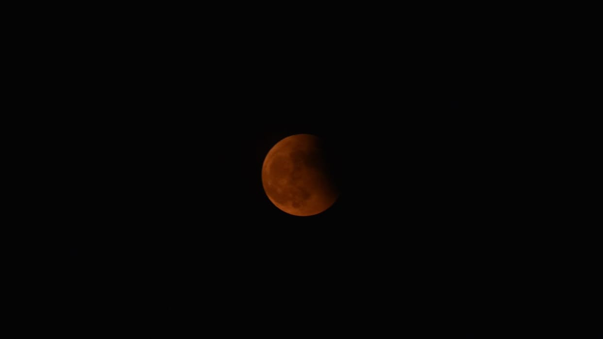 Lunar eclipse will occur today on Sharad Purnima, doors of temples will remain closed,