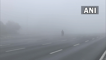 दिल्ली में छाई धुंध