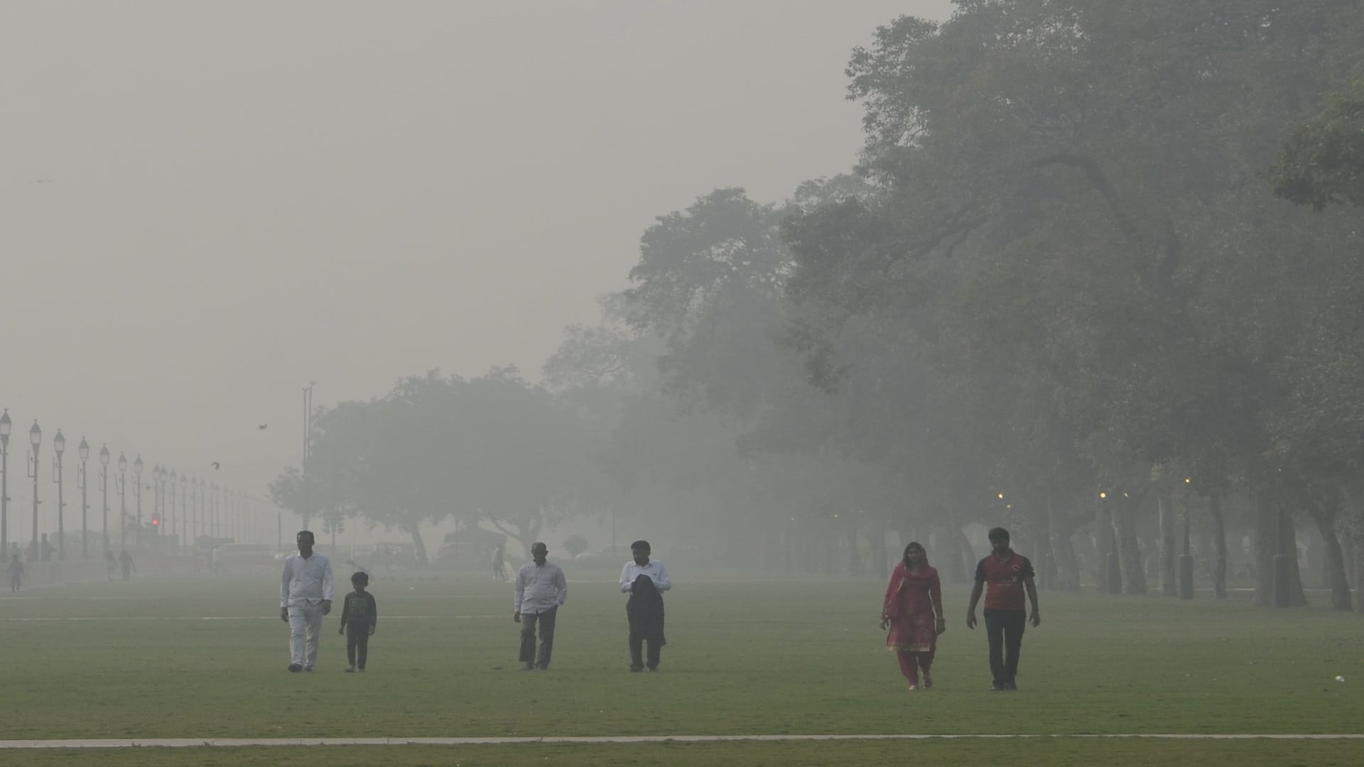 Smog covered sky all day in Delhi NCR know when you will get freedom from air pollution