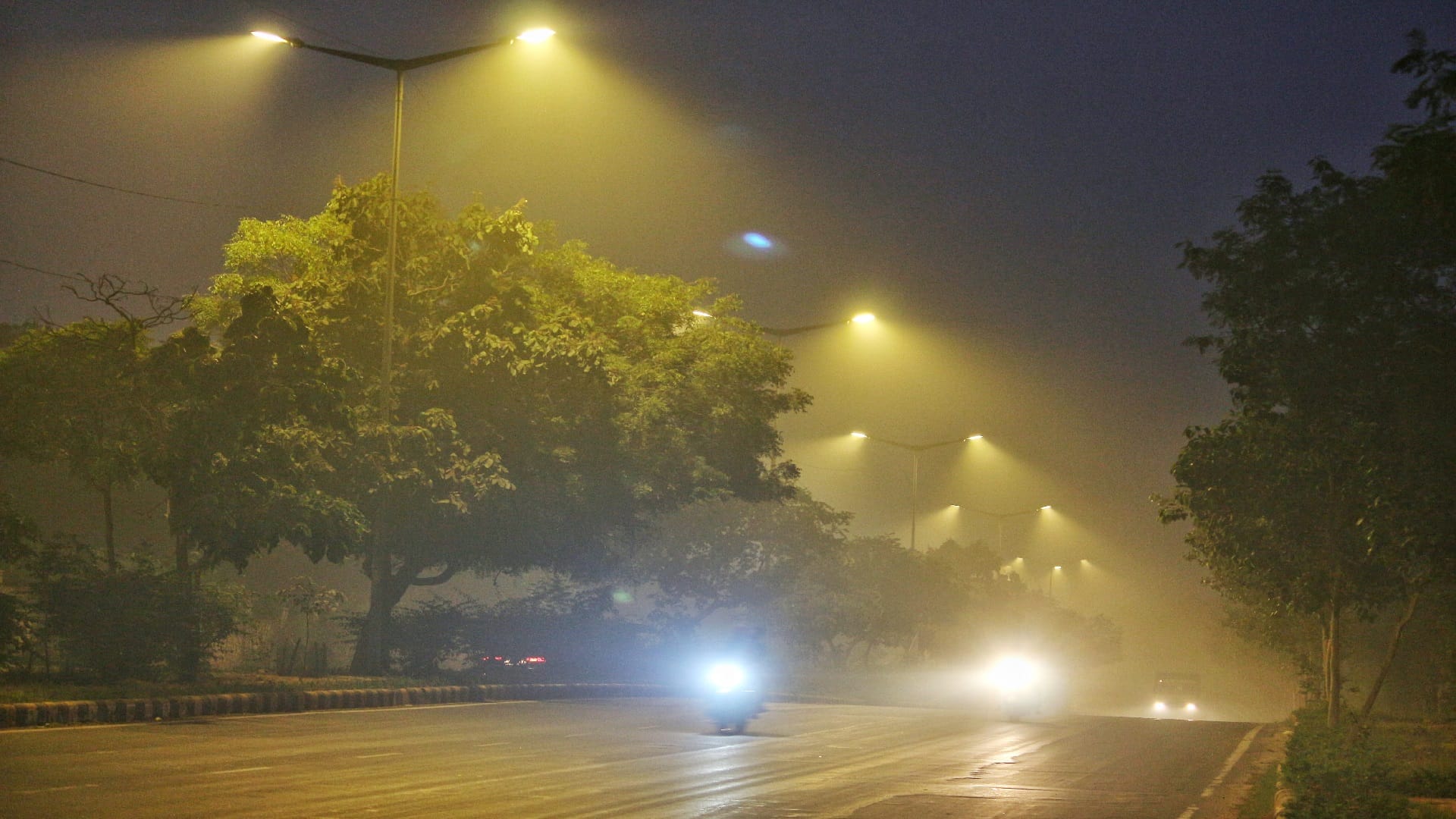Smog covered sky all day in Delhi NCR know when you will get freedom from air pollution